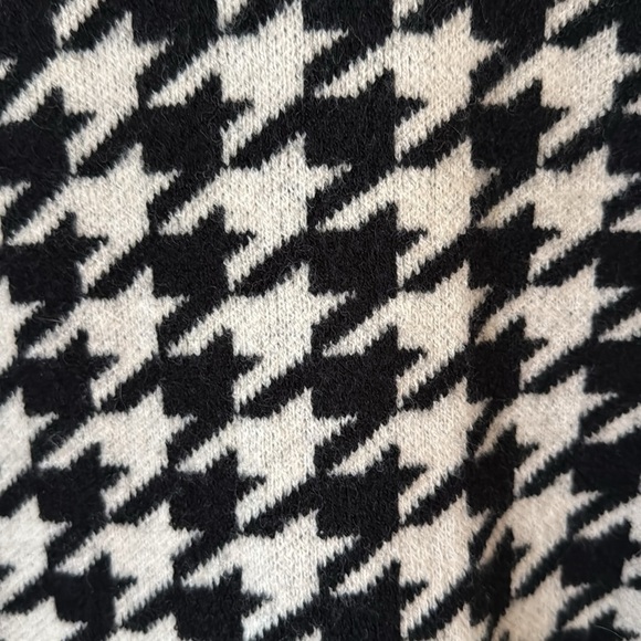 Lulus Black and White Houndstooth Pearl Button Sweater size Medium Mini Dress - Picture 3 of 6